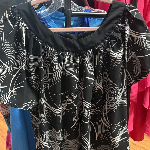 Russell Kemp Tops - Russell Kemp Black Top with White Abstract Swirl Print